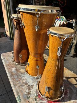 Valje and Sol bata’s good condition     Congas, timbales, bongos. Valje and Sol bata’s good condition