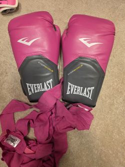 Womens boxing gloves and wraps