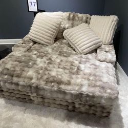 Comfy Cozy Chaise Lounge 