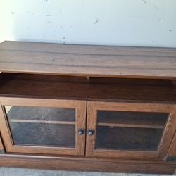 TV Console in Excellent Condition 