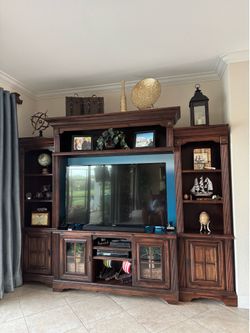 Entertainment center