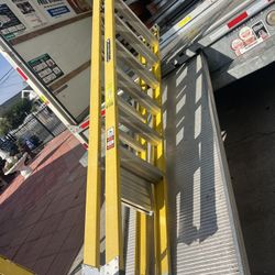 Escalera de siete pies de fibra de vidrio doble, subida nuevas muy baratas