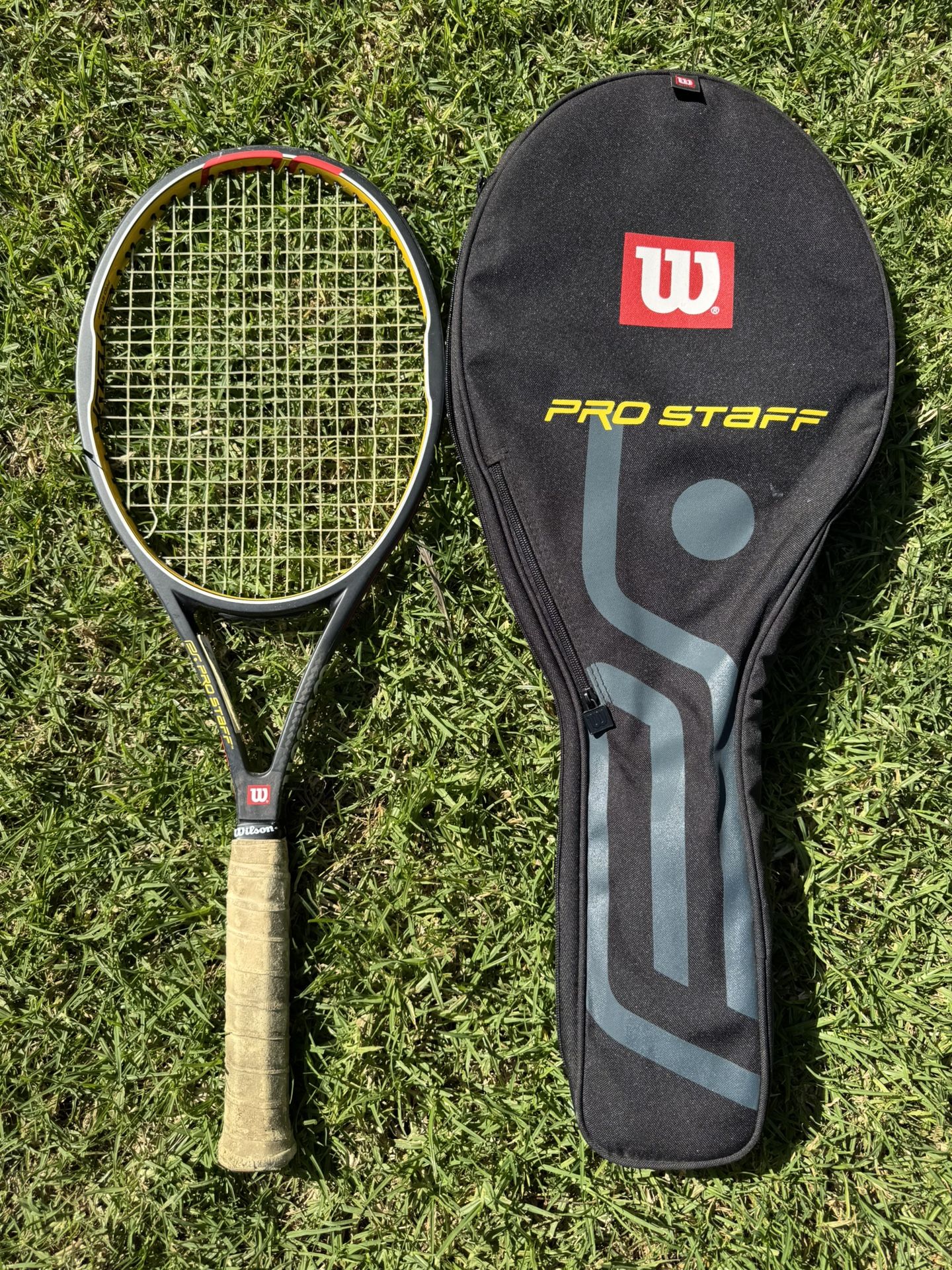 Wilson Pro Staff Tour Hyper Carbon Roger Federer Tennis Racket + Cover