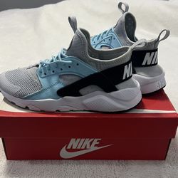 Nike Air Huarache Run Sneakers