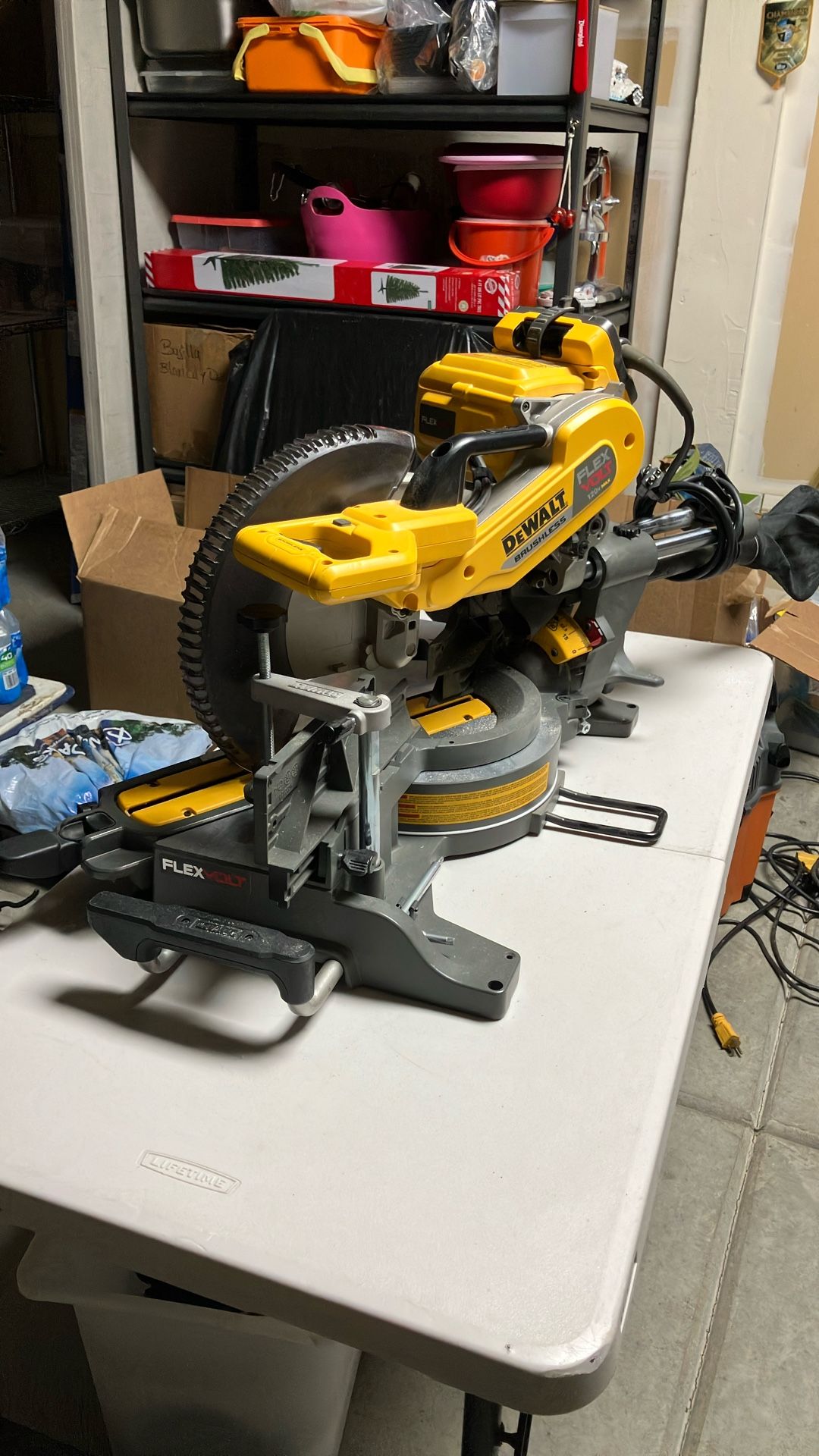 METER SAW DEWALT BRUSHLESS FLEX VOLT 120 VOLT DHS790