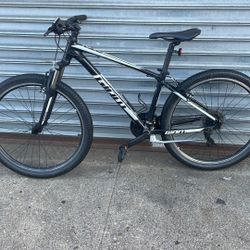 Giant Atx