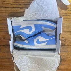 Women's air jordan 1 low university blue/ Size 10 Women