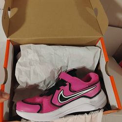 Nike Cosmic Running Sneakers Size 1 Youth New