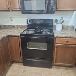 Whirlpool Stove And Microwave 