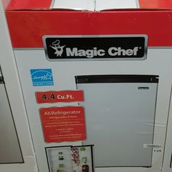 Magic Chef

4.4 cu. ft. Mini Fridge in Stainless Look

