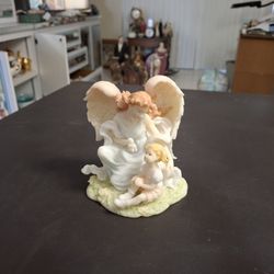 Collectible Seraphim Classics "Angel Of Kindness" - Angel Kneeling Beside A Little Girl By Roman Inc 1999 5"H X 4.5"W X 3.5"D