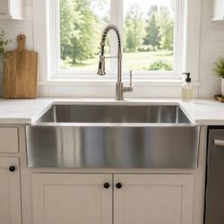 33x20x10 Farmhouse Sink with Faucet