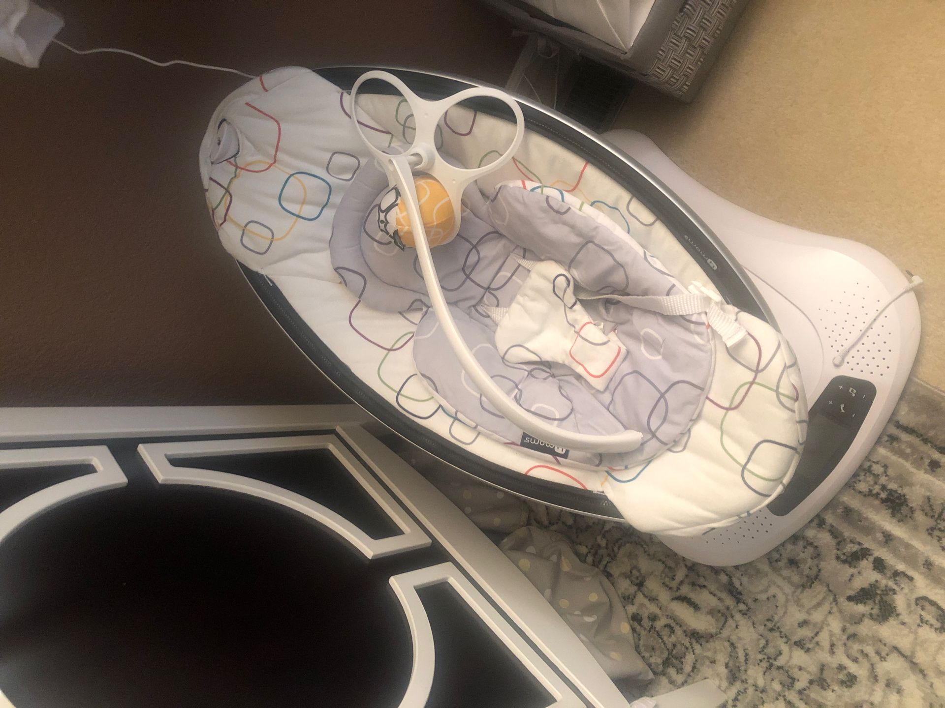 Mamaroo Auto swing w/Bluetooth