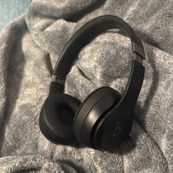 Beats solo 4