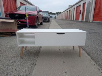 Coffee table with lifting top and storage