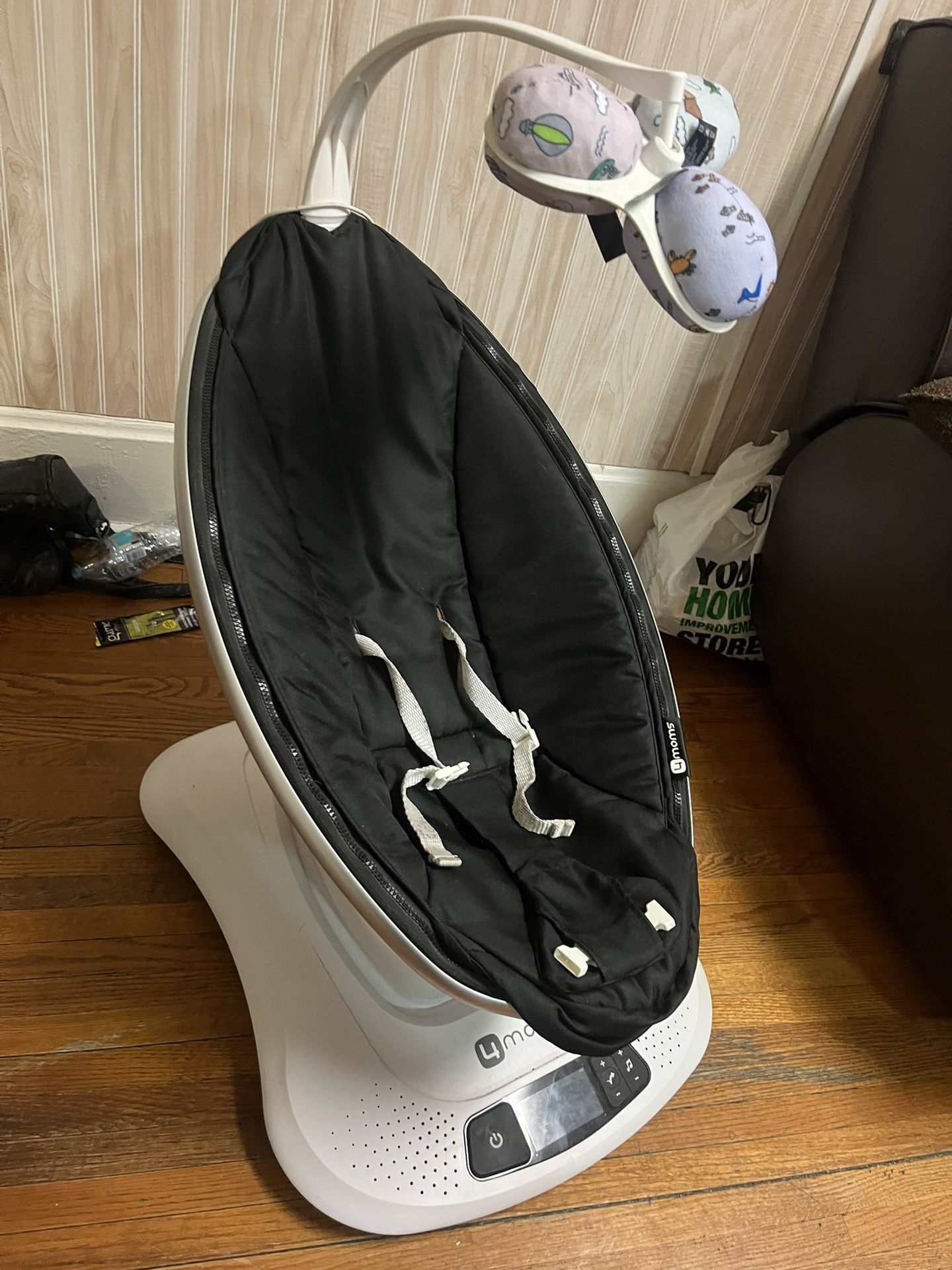 4 Moms Swing