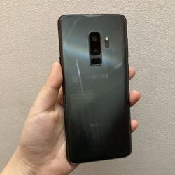 Samsung Galaxy S9 plus 64gb Factory Unlocked Comes with store warranty 