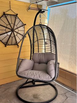 Swinging chair