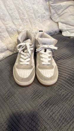 New women’s Steve Madden Finnian high top sneaker size 9