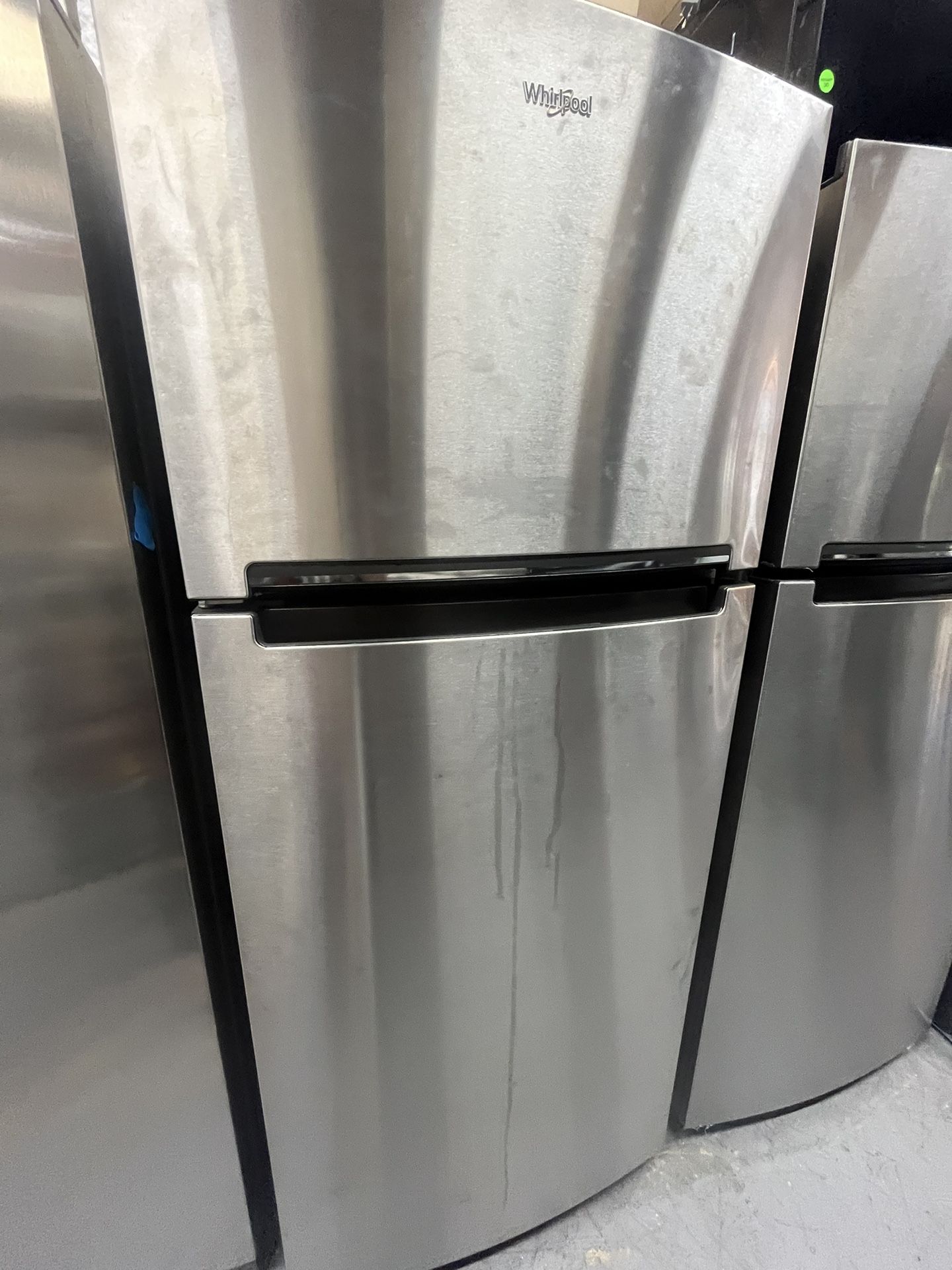Frigidaire 18cu Ft Refrigerator Like New! 💥 Scratch And Dent Sale 💥 Only $400