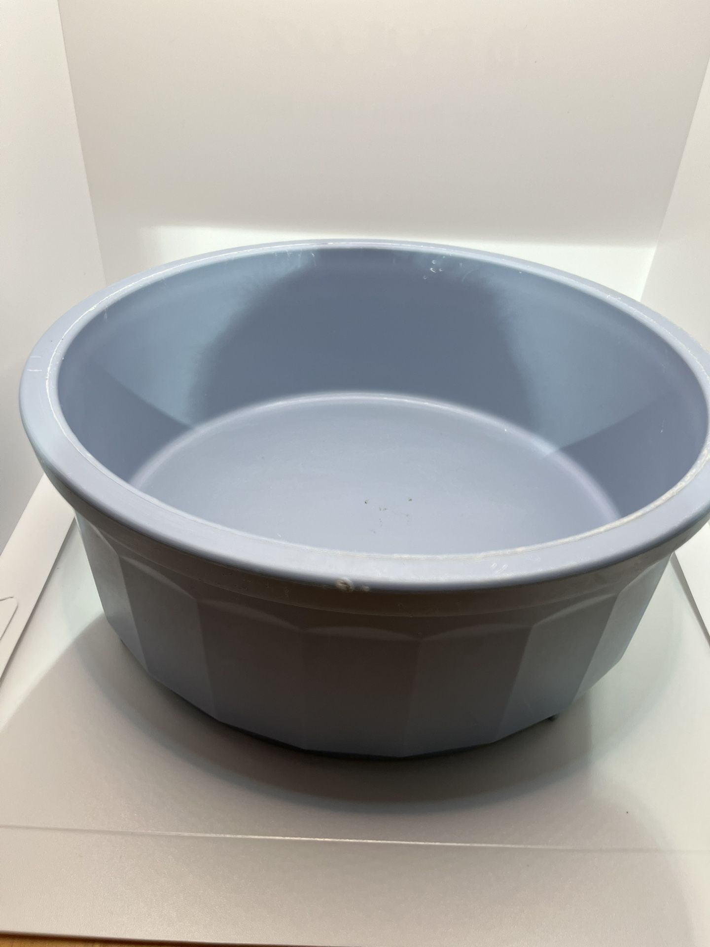 8 Cup Heavy Plastic Dog Bowl