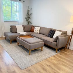 BEAUTIFUL Sectional Couch And Ottoman 