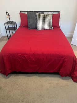 Platform bed and beauty rest mattress