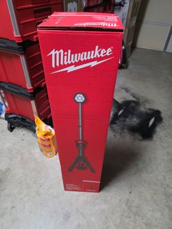 Milwaukee M18 Rocket LED Dual Power Tower Light 2500 Lumen 2131-20 (Bare Tool)