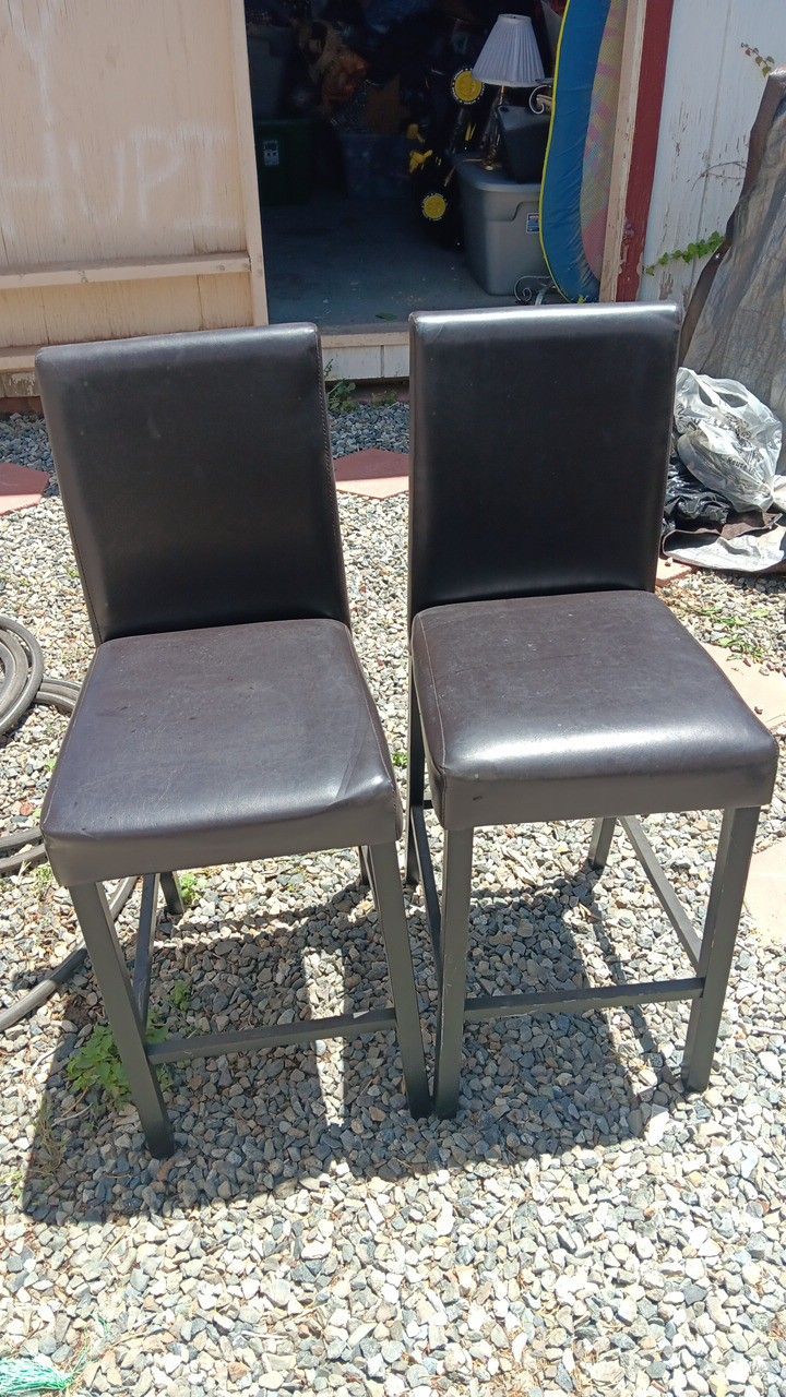 Chairs / Bar Stools
