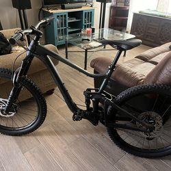 Giant Trance X 3, 27.5 wheels- Size Large (5’10”-6’2”)