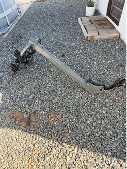 Yakima Bike Hitch (holds 3 bikes) with KEY and 1”in & 2”in Hitch Adapter