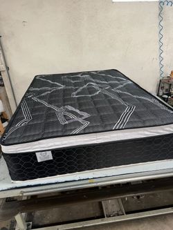 Queen Size Mattress Pillow Top 12"    new Mattress in a plastic sealed