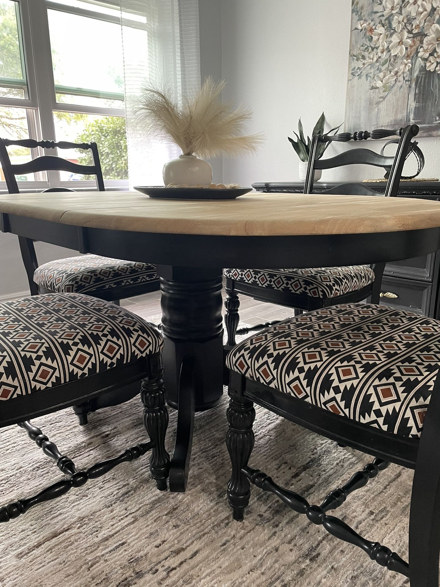 Beautiful Refurbished Dining Table With Chairs 