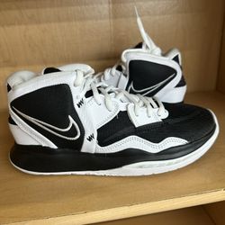 Nike Kyrie Infinity Basketball Shoes Size 5.5 Men’s Brand New 