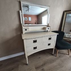 Vanity Dresser