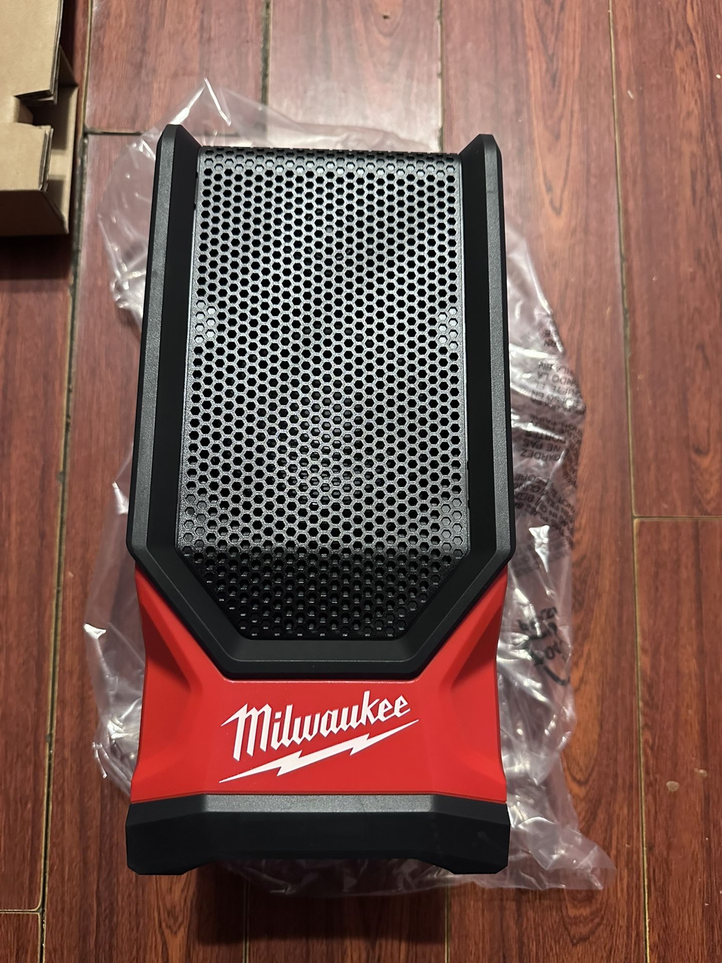 Milwaukee M18 Speaker With Audio Link And Bluetooth 