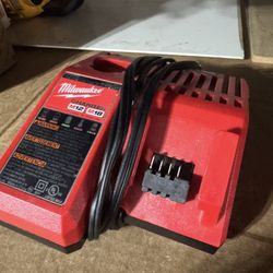 Milwakee M18 Battery Charger 
