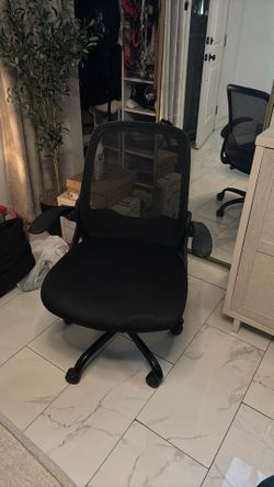Desk chair (black)