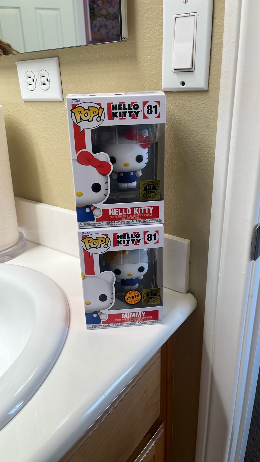 Rare Limited Edition New Set Of 2 Hello Kitty Pop 