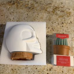 NEW Pair of Aromatherapy Oil Diffusers (Skull/Cactus)