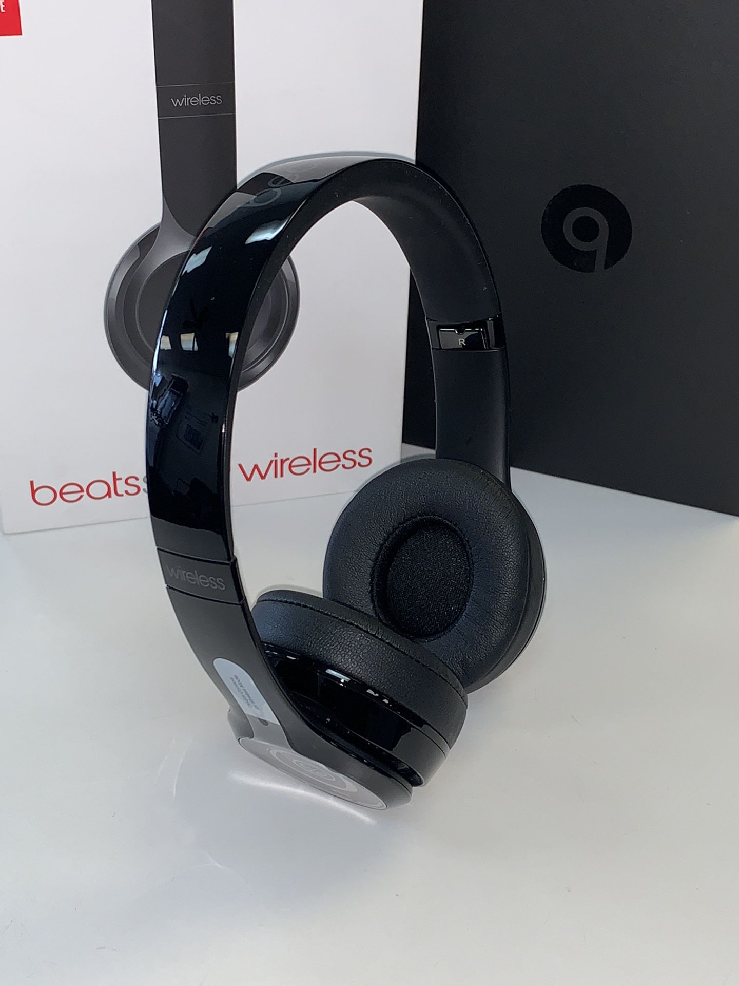 Beats Solo3 Wireless On-Ear Headphones with Mic - Glossy Black
