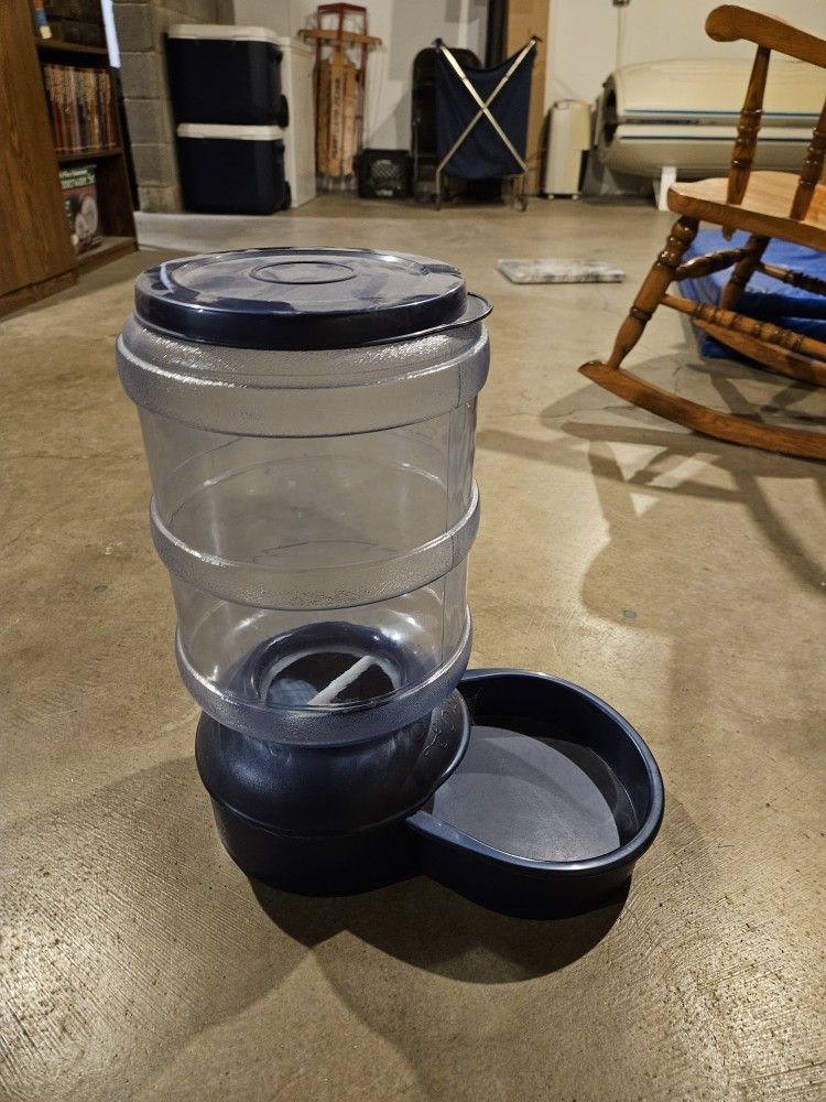 Dog Feeder