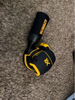 DeWalt DCW210B 20V Cordless 5" Variable Orbital Sander (Read description)