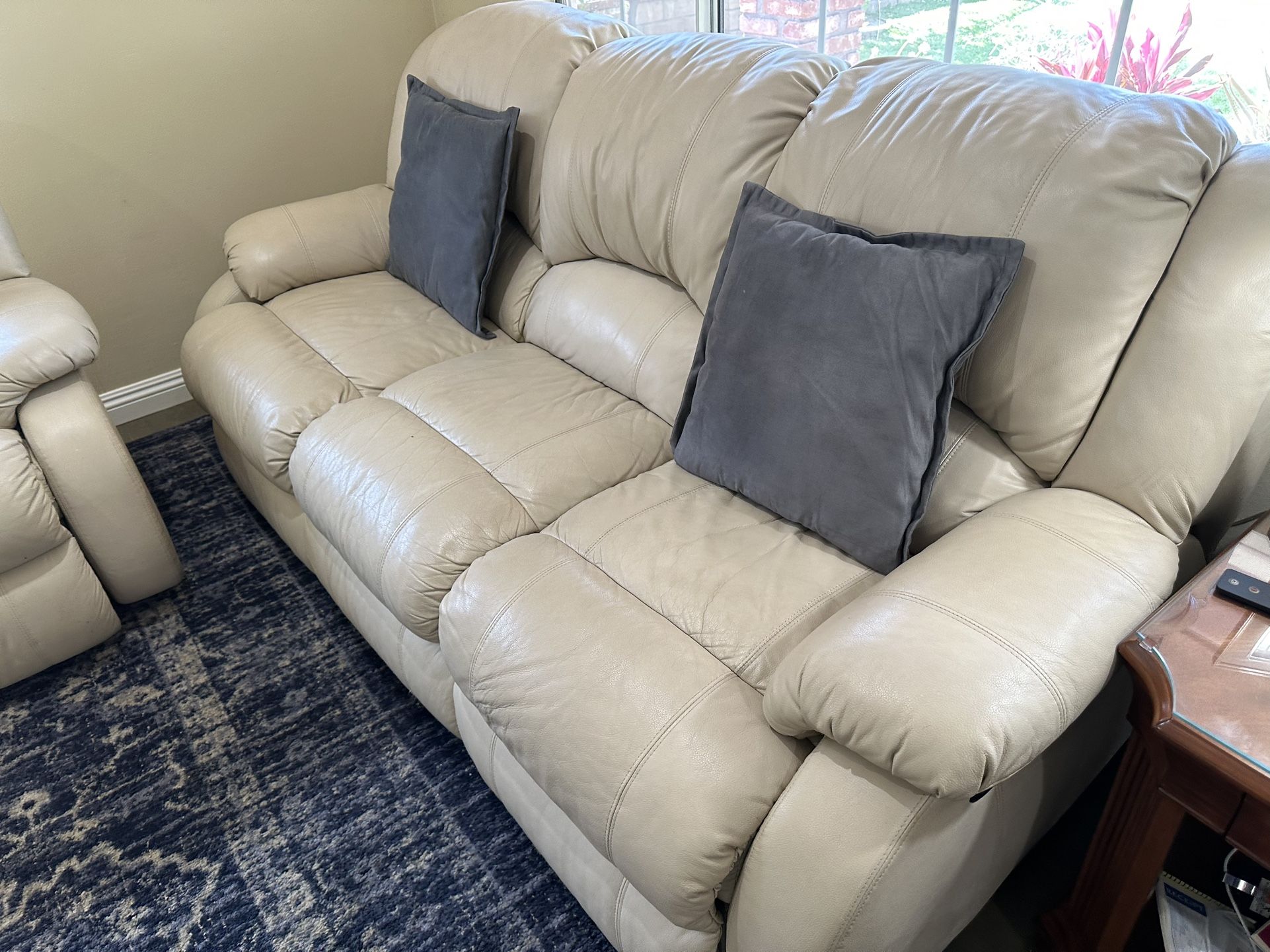 2 Sofas
