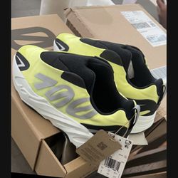 Yeezy Boost 700 MNVM LaceLess **IF ITS POSTED, IT’S AVAILABLE **