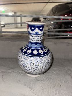 blue and white ceramic vase 