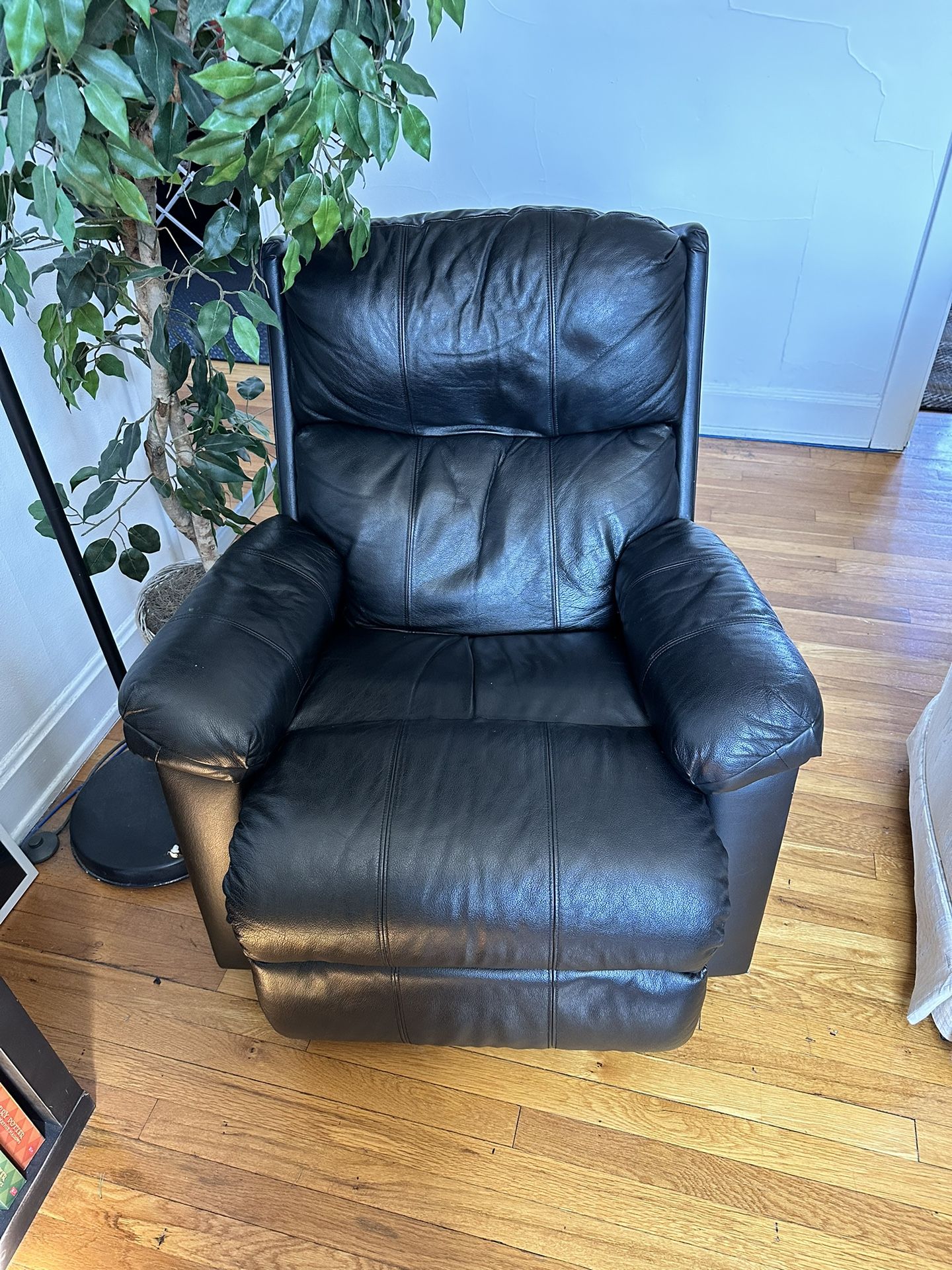 Leather Recliner for Sale in Cincinnati, OH OfferUp