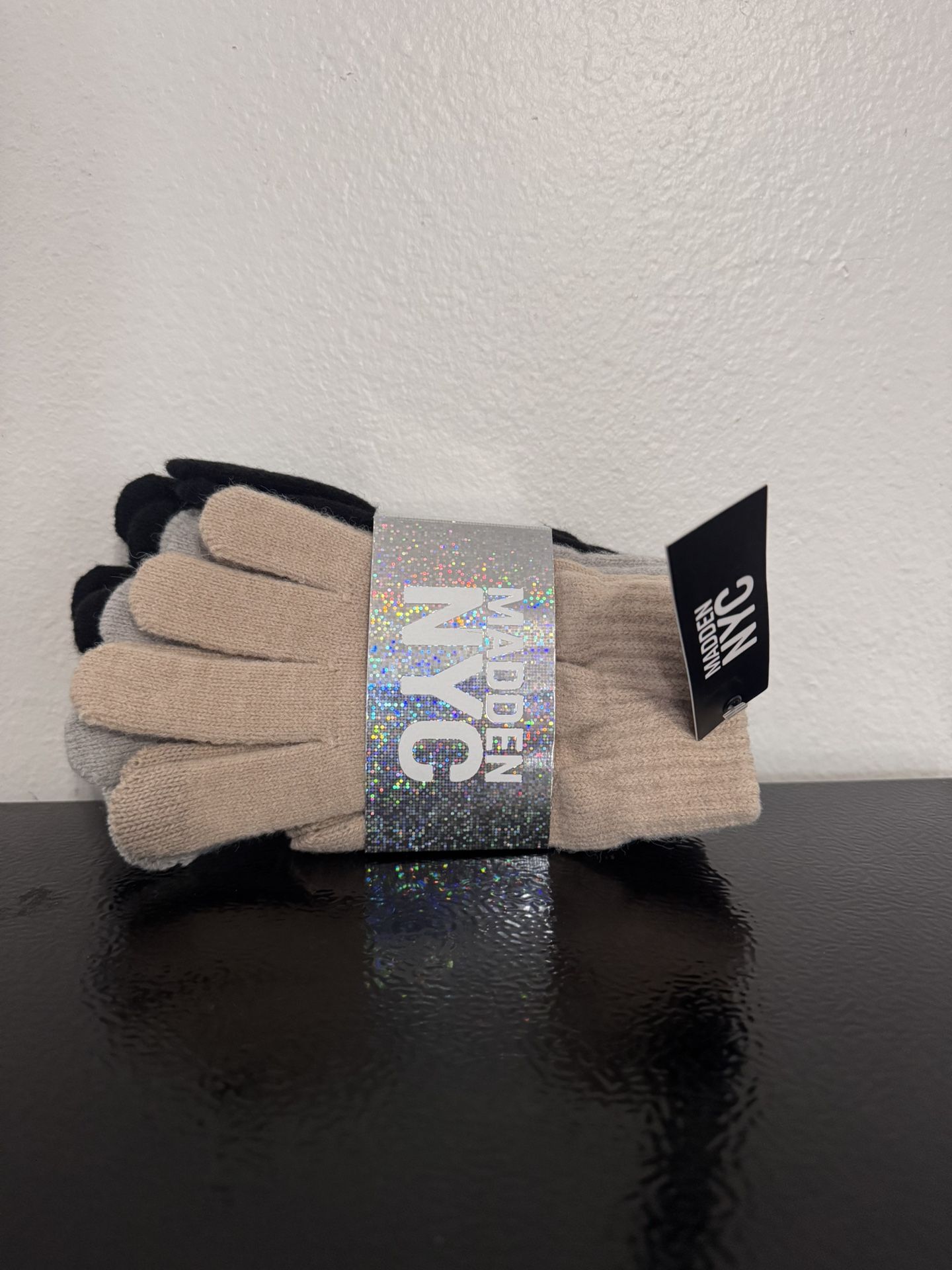 Steve Madden Tan Glove Set β Brand New