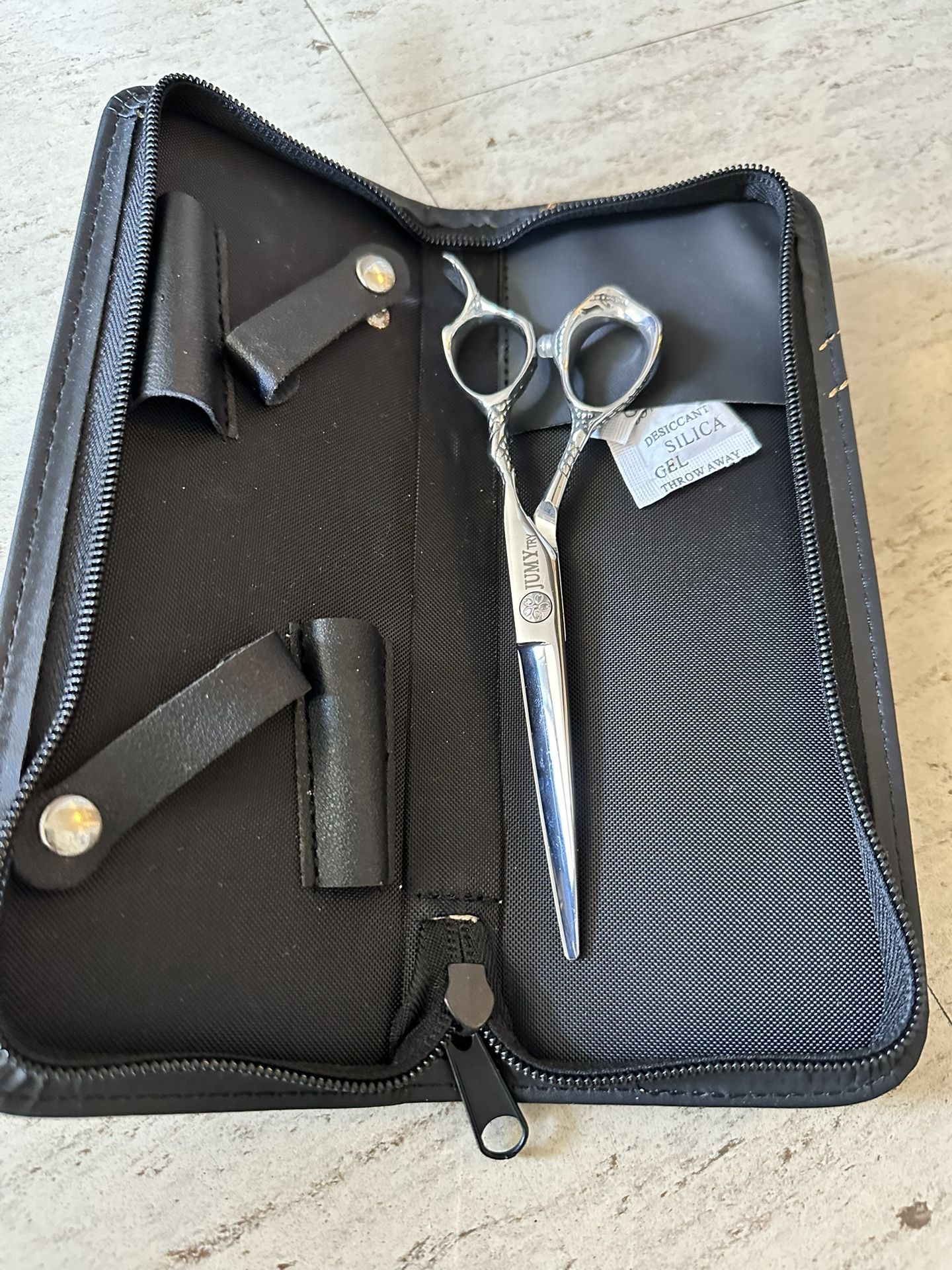 Scissors 