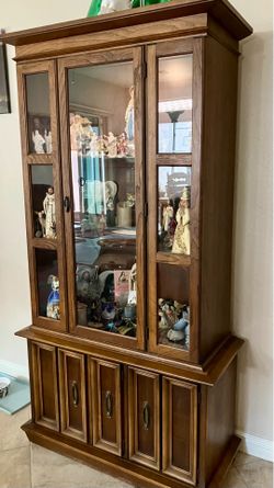 Curio cabinet
